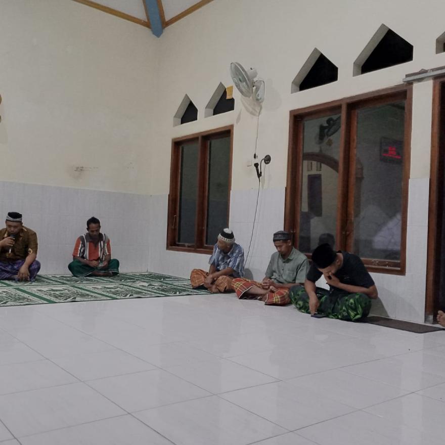 Ustadz Nanang Jelaskan Manfaat Sedekah dalam Pertemuan Rutin Tabungan Kurban RT.063 Selo Timur